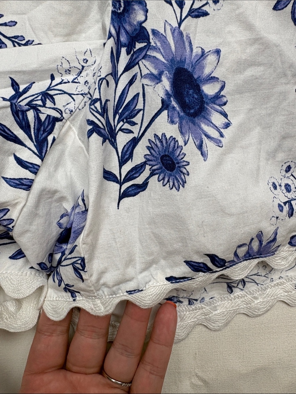 Torrid size 12 belle isle White Floral Scallop-Hem Women's Shorts Blue Print - Picture 7 of 11